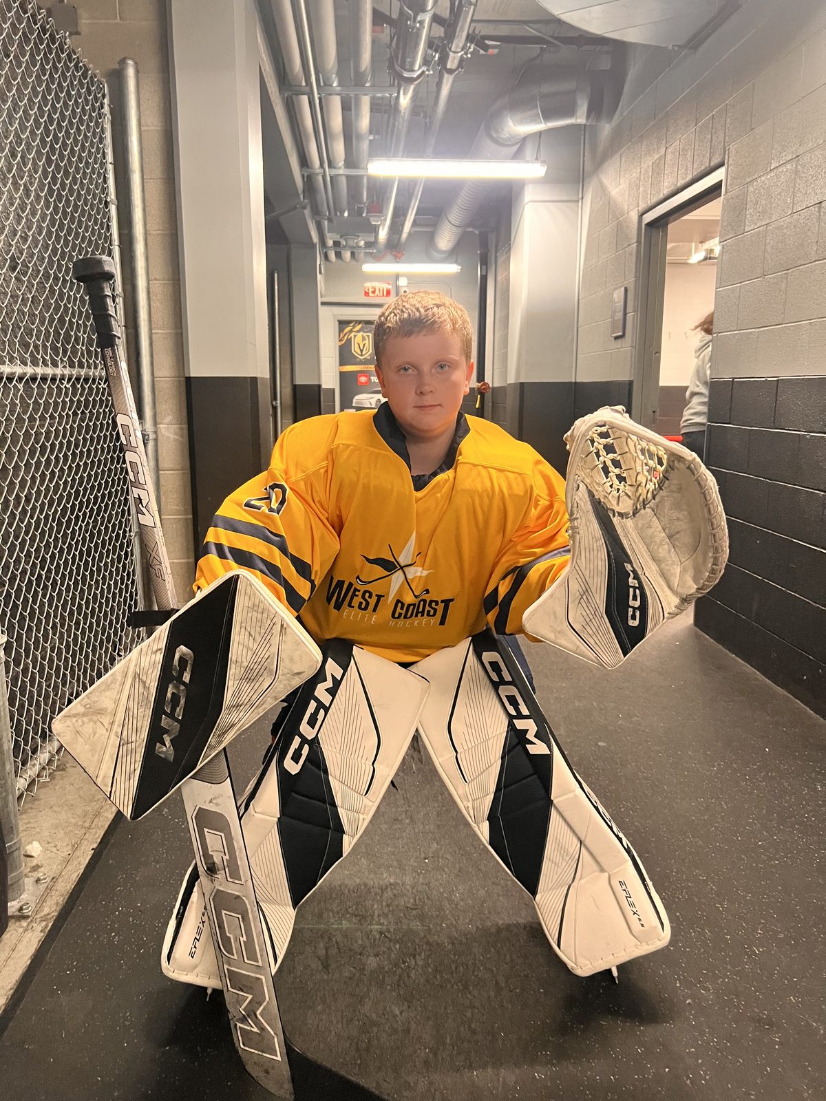 OneHockey goalie in full gear
